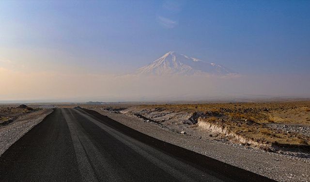 Ağrı Dağı'na yapılan 75 kilometrelik 'turizm ve güvenlik yolu' tamamlandı