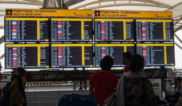 Hindistan'ın en büyük hava yolu şirketi IndiGo'nun iptal ettiği sefer sayısı 1000'i aştı
