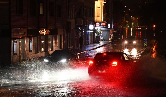 İstanbul'da sağanak hayatı olumsuz etkiledi