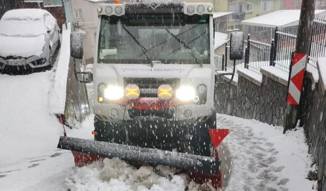 Bursa Osmangazi'nin yüksek kesimlerinde kar mesaisi