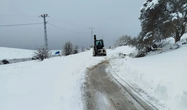 Malatya'da ekipler karla mücadeleyi sürdürüyor