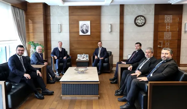 Memduh Büyükkılıç'tan Bakan Kacır'a ziyaret