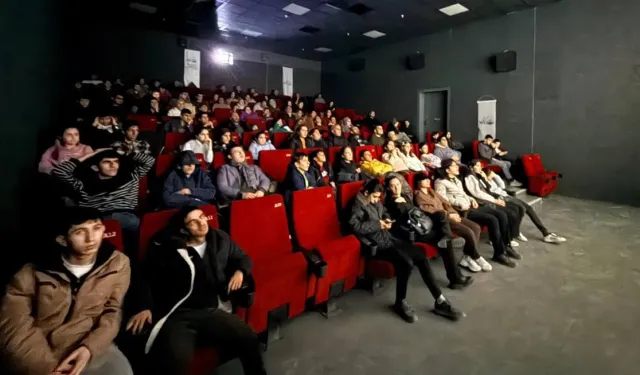 Özel gereksinimli bireyler bu kez sinemada buluştu