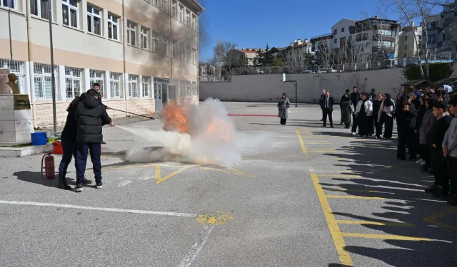 Ankara'da öğrencilere afet ve yangın eğitimi