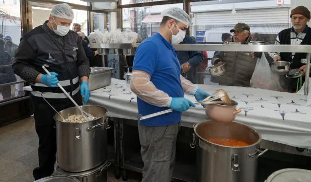 İzmir'de dayanışma seferberliği! Büyükşehir milyonlara ulaştı