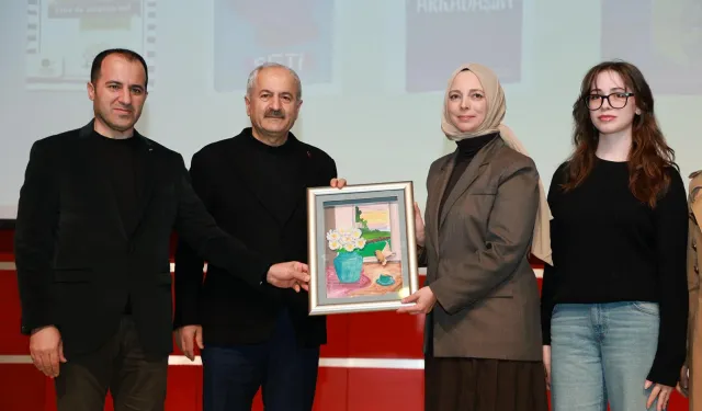 Kocaeli'de Gebze Okur Buluşmaları'nda Özgü Güler söyleşisi