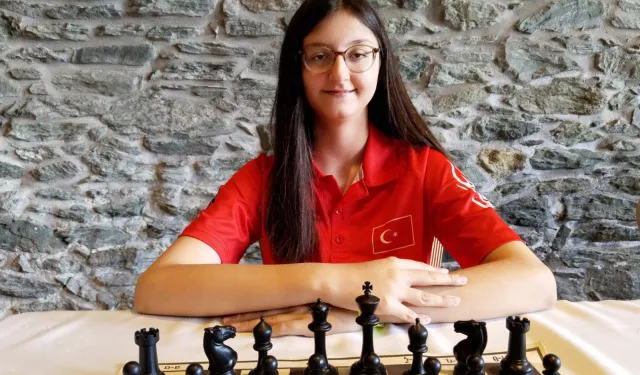 Kraliçeler Online Satranç Festivali'nde yarı finalde Bursalı bir isim