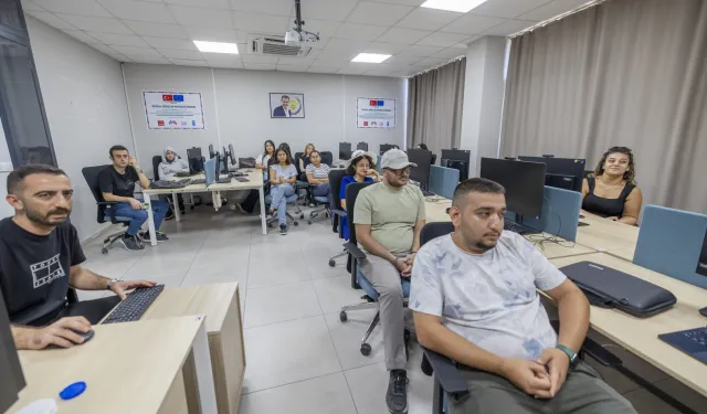Mersin'de gençlere yazılım eğitimi