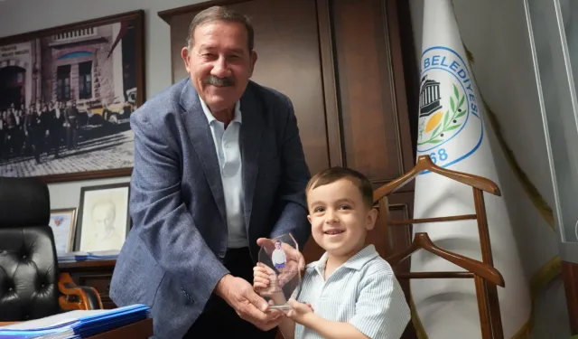 Milaslı minik Göktuğ'dan Başkan Topuz'a teşekkür ziyareti