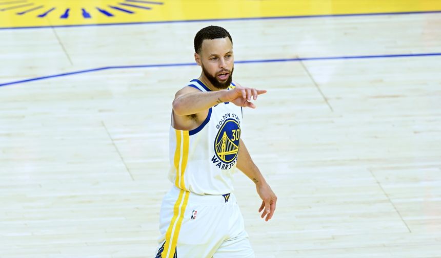 Curry, NBA tarihinde 4 bin "üçlük" sayısına ulaşan ilk oyuncu oldu