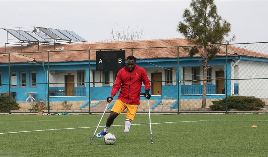 Kenyalı ampute futbolcu Keyo, 8 yıldır Türkiye'de "top koşturuyor"