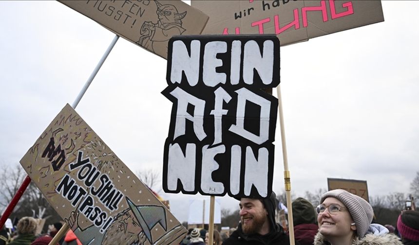 Almanya'nın Baden Württemberg eyaletinde AfD'li yetkililerin silah ruhsatlarının incelenmesi talebi