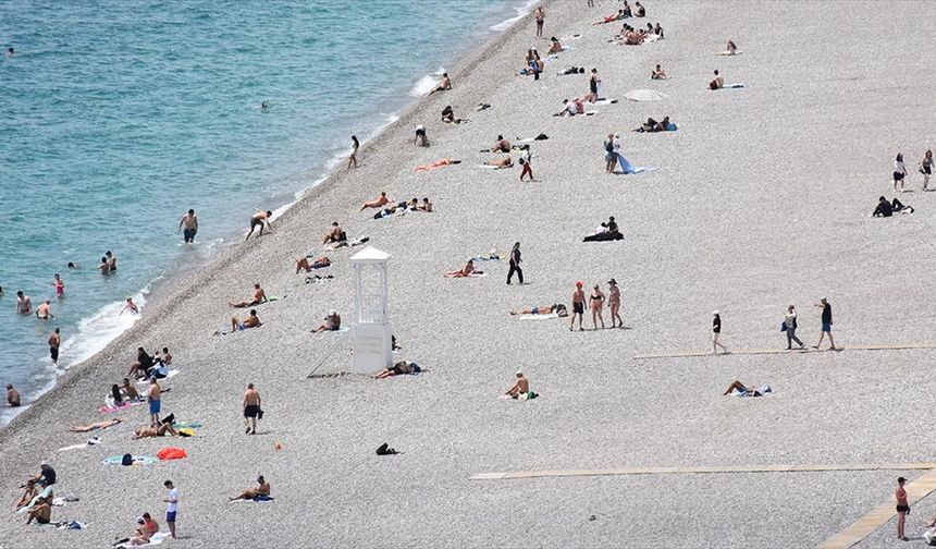 Antalya ve Muğla sahillerinde güneşli hava yoğunluğu