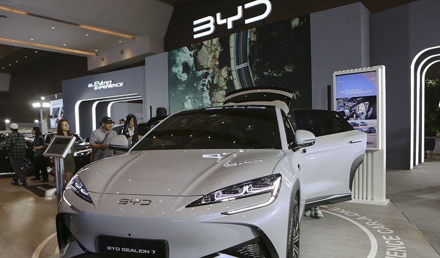 Çinli BYD Avrupa'da ilk kez Tesla'dan daha fazla otomobil sattı