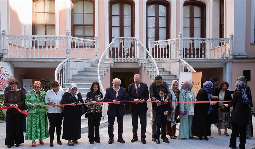 Ebru ve minyatür eserlerinden oluşan "Zuhurat" sergisi sanatseverlerle buluştu