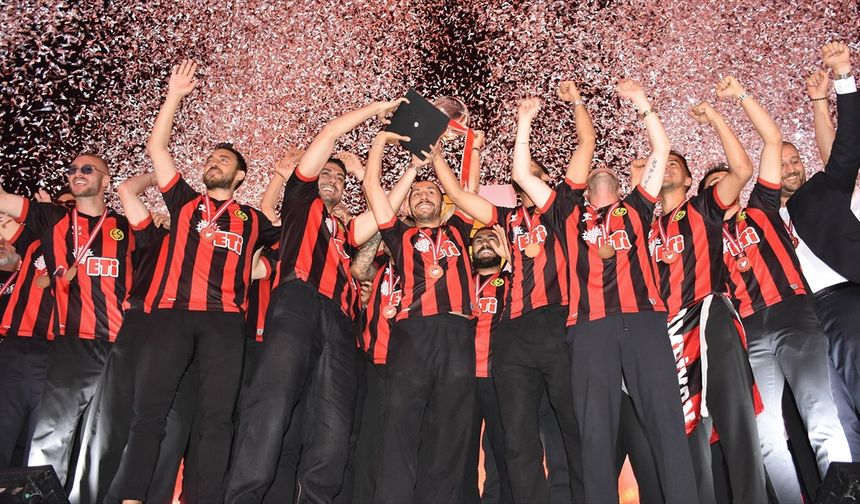 Eskişehirspor'un şampiyonluğu kutlandı