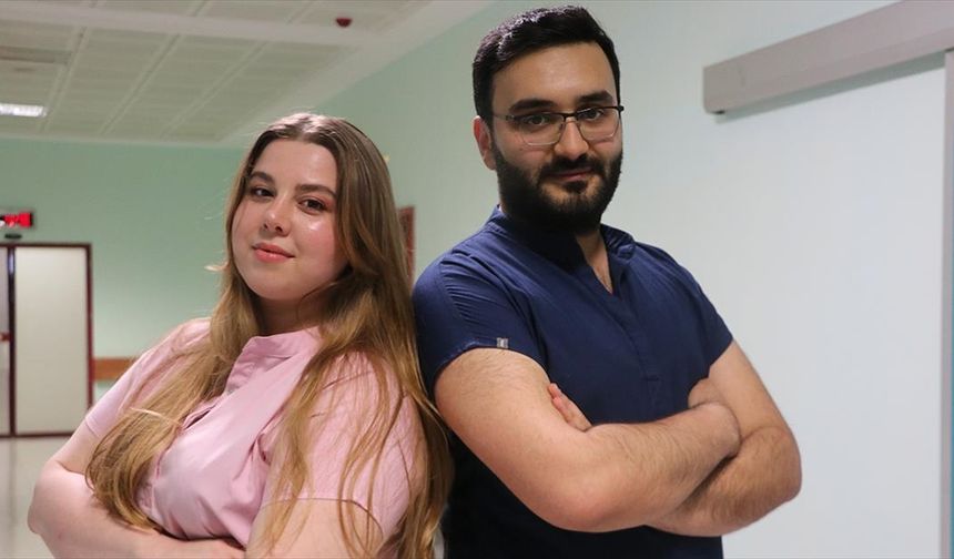 Hemşire çift hastanede ve evde hayatı paylaşıyor