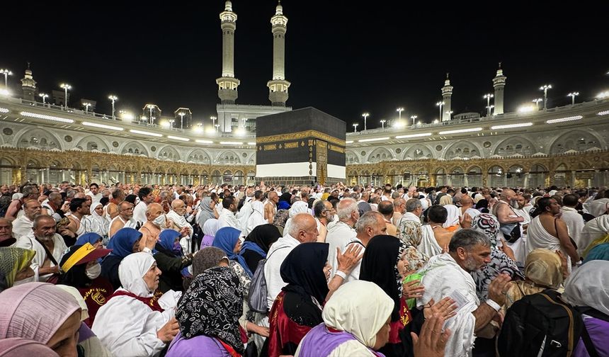 Kabe'de hacı adaylarının yoğunluğu artıyor
