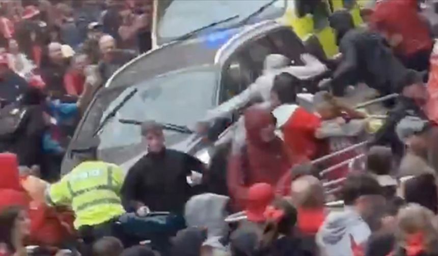 Liverpool'da araçla kalabalığa dalan İngiliz, cinayete teşebbüs ve uyuşturucu suçlarından gözaltında