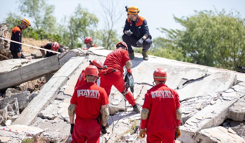 Sakarya AFAD, afetlere hazır gençlerin yetişmesi için 5 ülkeden öğrencileri buluşturdu