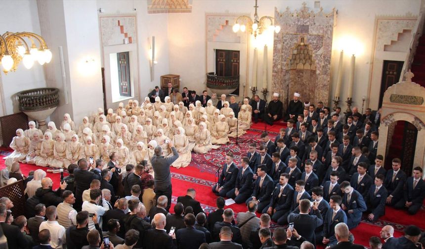 Saraybosna'daki Gazi Hüsrev Bey Medresesi 475'inci mezunlarını verdi
