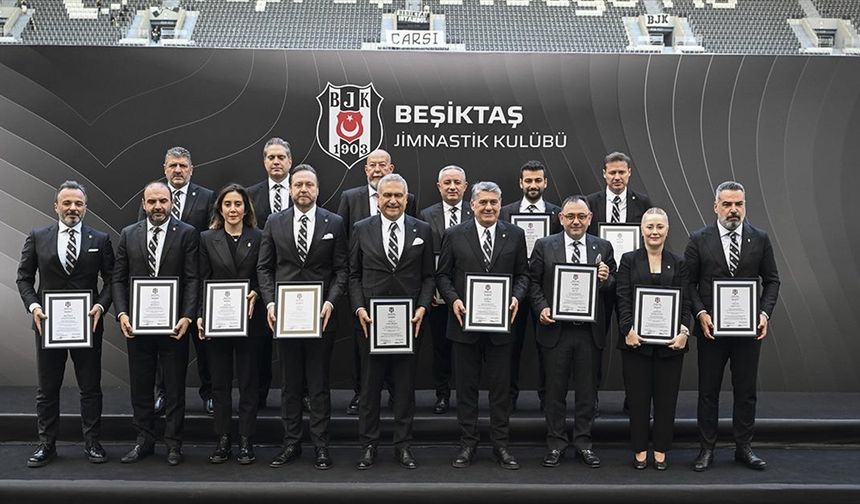 Serdal Adalı ve yönetimi, mazbatalarını aldı
