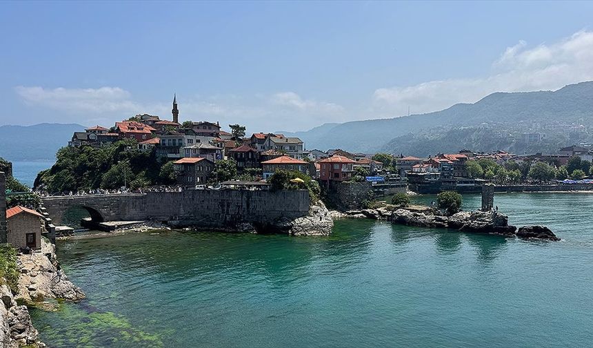 Amasra, bayram tatilinde nüfusunun 10 katı misafir ağırlıyor