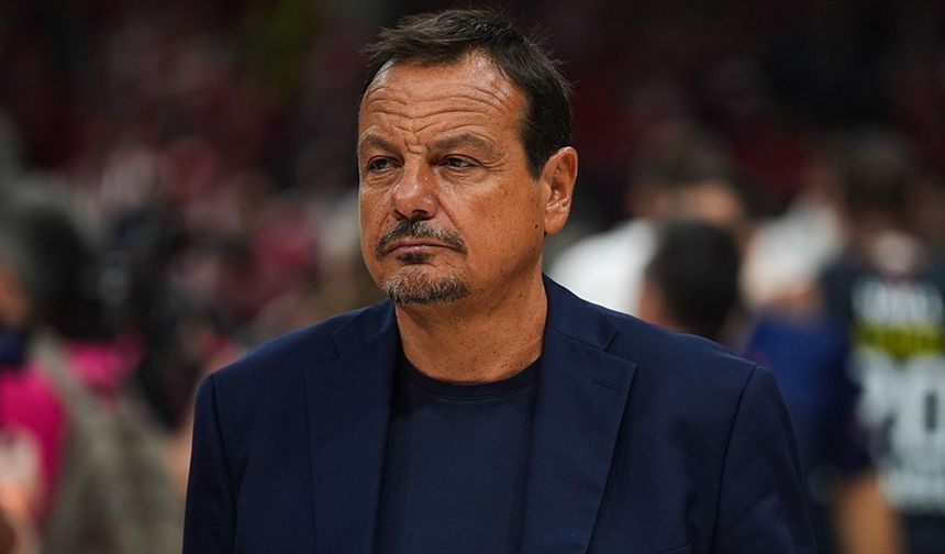 Ergin Ataman'dan Olympiakos taraftarının Türkiye'ye yönelik küfürlü tezahüratına sert tepki
