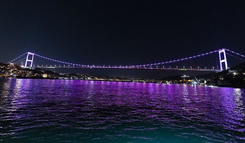 FSM Köprüsü Global Wellness Day'in 14'üncü yılı kapsamında magenta rengine büründü