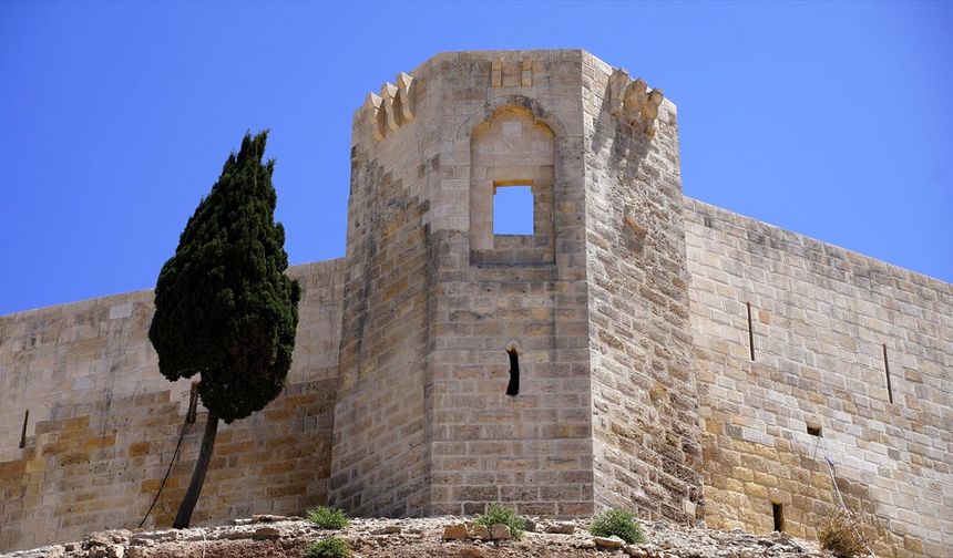 Gaziantep Kalesi'nin ekimde ziyarete açılması planlanıyor