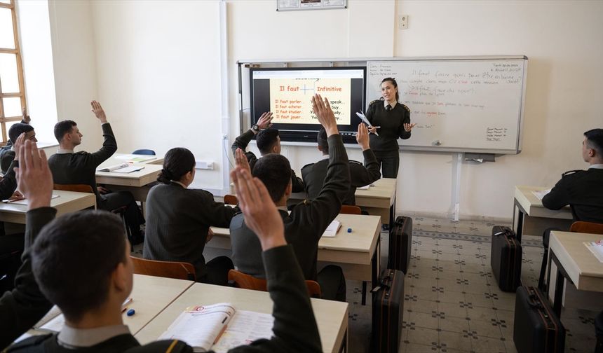 Harbiyeli olmanın şartı Kuleli'deki dil eğitiminden geçiyor