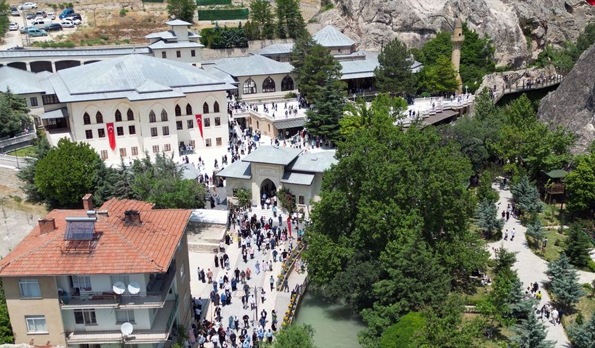İnanç turizminin gözde mekanı Somuncu Baba Külliyesi misafirlerini ağırlıyor