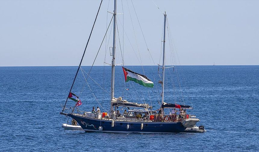 İsrail, Gazze'ye yardım götürmek için yola çıkan Özgürlük Filosu'na karşı harekete geçeceğini duyurdu
