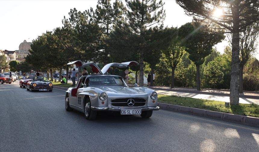 Klasik otomobil tutkunları Ürgüp'te buluştu