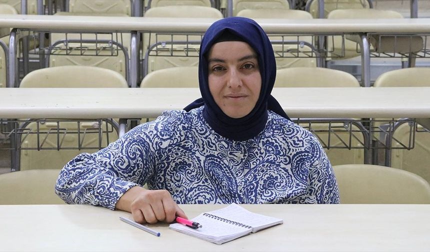 Lösemi nedeniyle hayatını kaybeden kızının üniversite hayalini gerçekleştiriyor