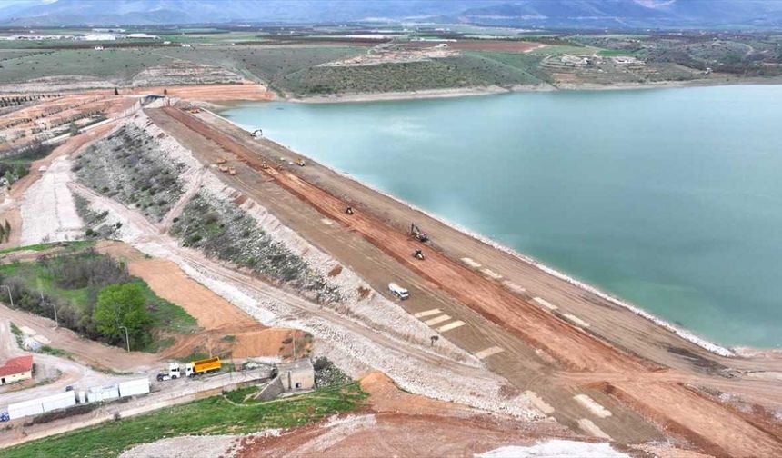 Malatya'da depremlerden etkilenen Sultansuyu Barajı'nda gövde onarım çalışmaları sürüyor