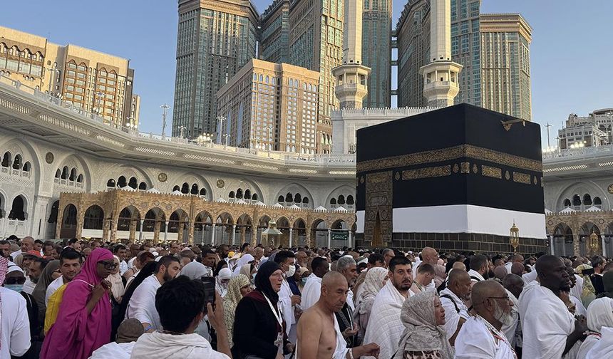 Medine'deki ziyaretlerini tamamlayan Türk hacı adayları Mekke'ye geçti