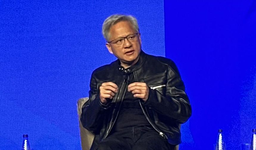 Nvidia Üst Yöneticisi Huang'tan "yapay zekanın hızına adapte olun" çağrısı