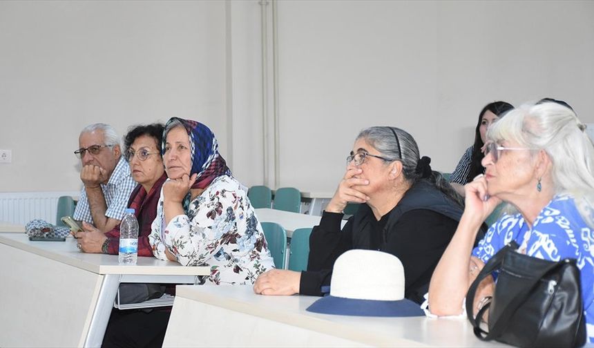 "Öğrenmenin yaşı yok" diyerek 60 yaşından sonra "üniversiteli" oldular
