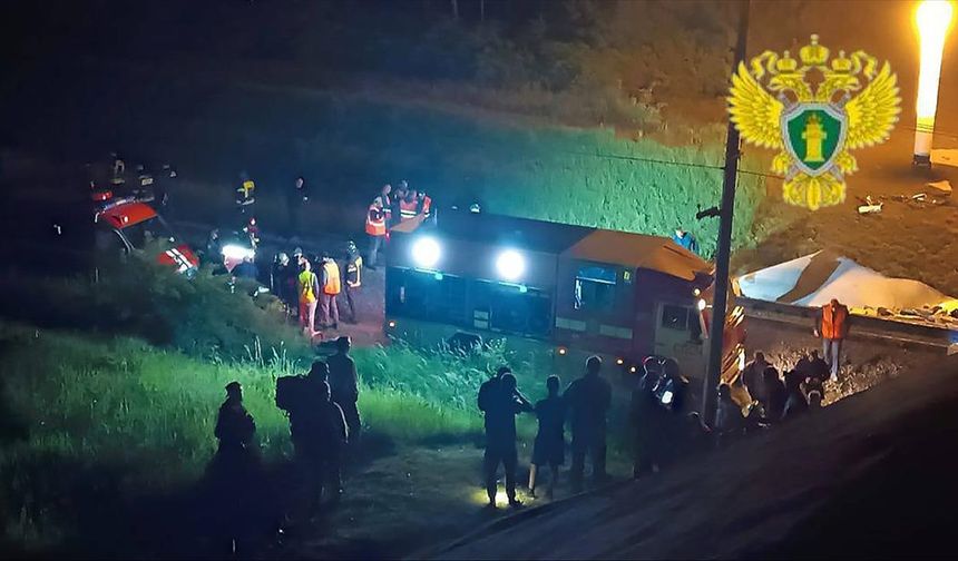 Rusya'da otoyol köprüsünün yolcu treninin üzerine çökmesi sonucu 7 kişi öldü, 66 kişi yaralandı