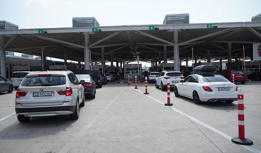 Avrupa'da yaşayan gurbetçilerin anavatanlarına gelişleri devam ediyor