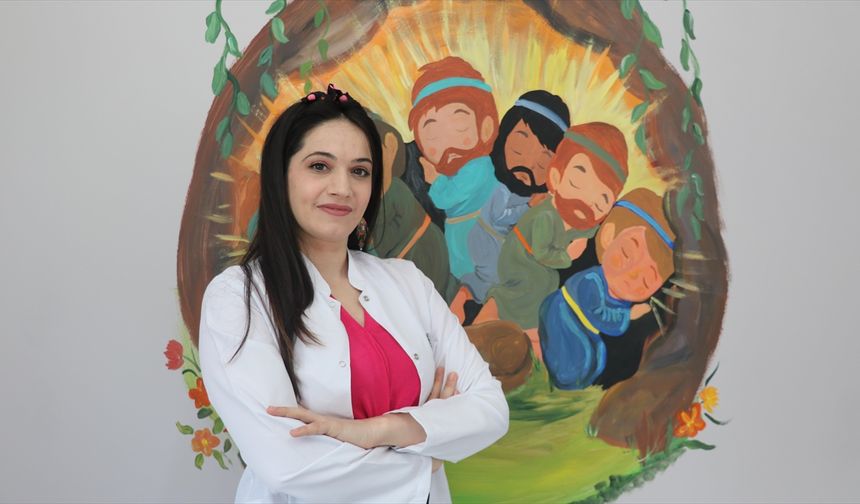 Çocukluk tutkusunu fırçasıyla duvarlara işliyor