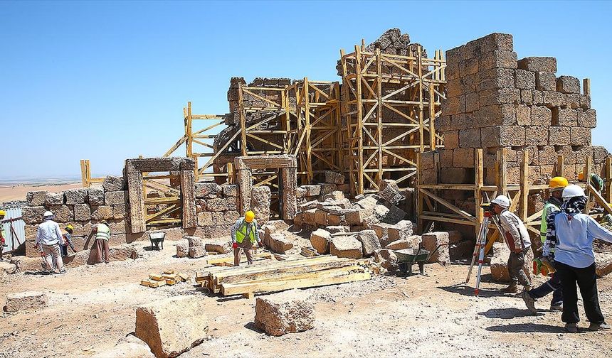 Diyarbakır'da 3 bin yıllık Zerzevan Kalesi'nin restorasyonuna başlandı