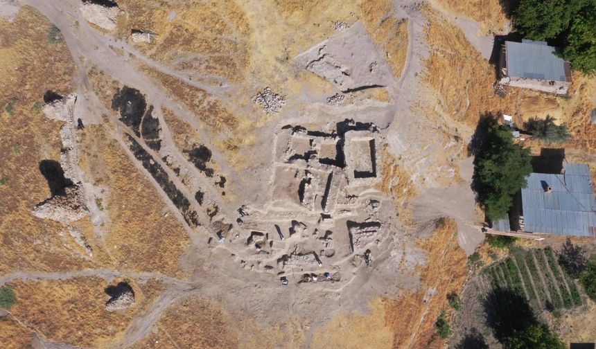 Elazığ'da arkeolojik kazılarda 6 bin yıllık tapınak alanı bulundu