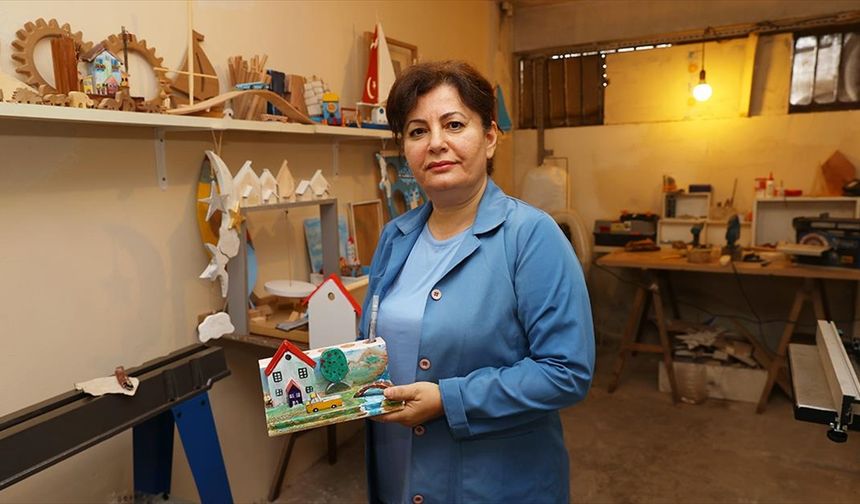 Emekli öğretmenin ahşap sevgisi çocuklara oyuncak oluyor