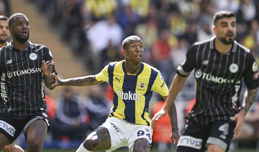 Fenerbahçeli futbolcu Talisca sakatlandı