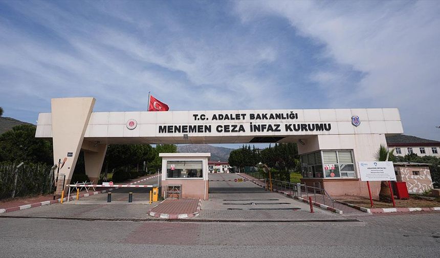 İzmir Büyükşehir Belediyesine yönelik "yolsuzluk" soruşturmaları sonunda 2 iddianame hazırlandı