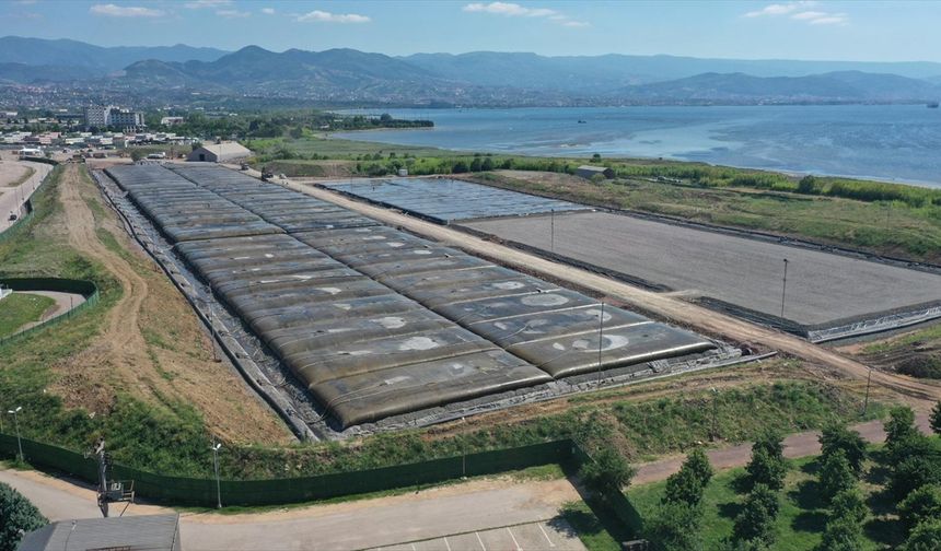 İzmit Körfezi'nde 170 hektarlık alandan dip çamuru temizlendi