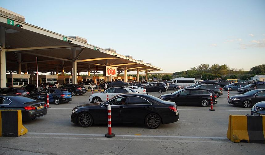 Kapıkule'de sezonun en hareketli günü yaşandı