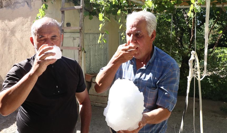 Kışın kuyulara doldurdukları karın suyu ile yaz sıcağında serinliyorlar